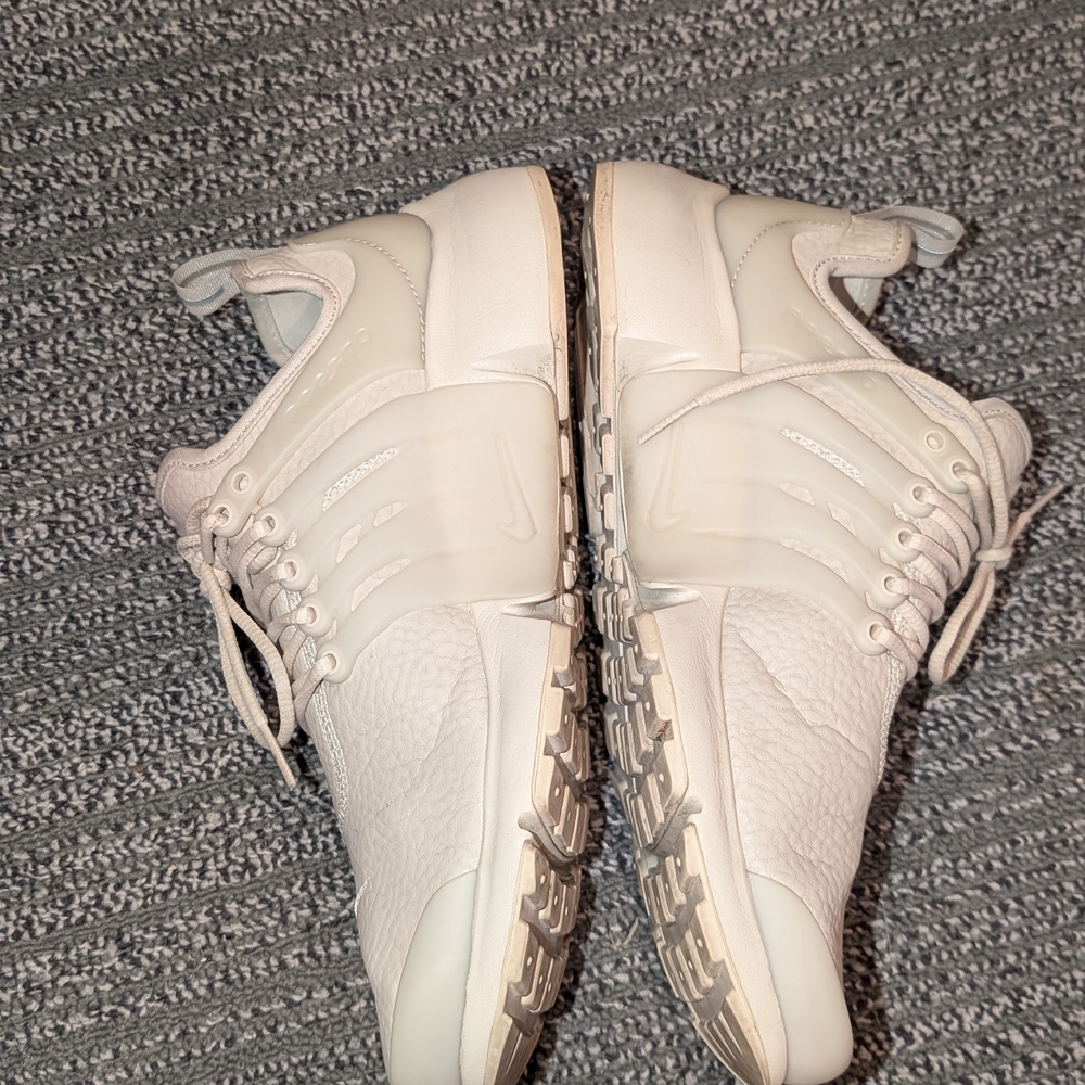 Nike Women's Cream Sneakers - Picture 4 of 10